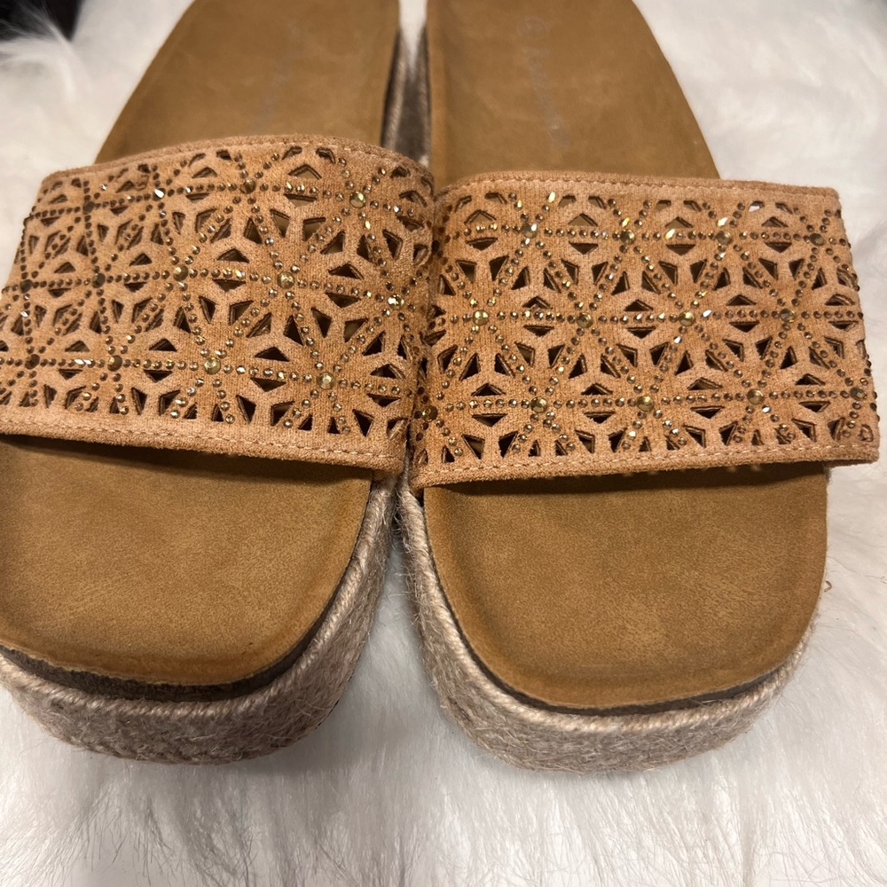 NWOT Tan soft Sandals great for summer time . Nice wedge like heels &comfy